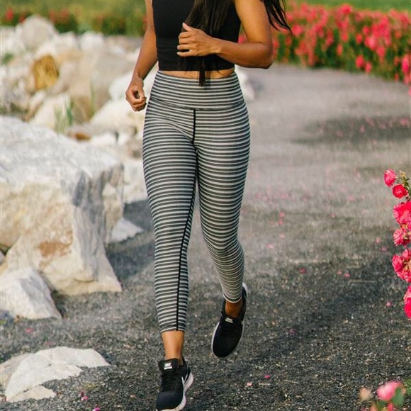 Zyia Black Aztec Adrenaline 7/8 24 leggings - Picture 2 of 6